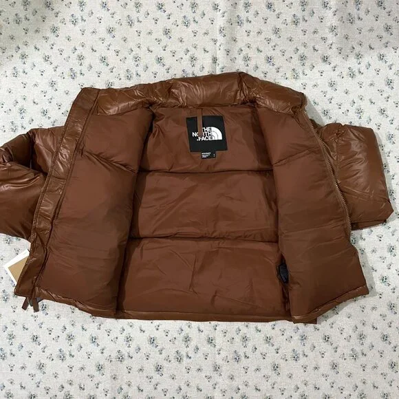 The North Face 1984 Short "Kendall Jenner Style" Glossy Down Jacket - Picture 5 of 11
